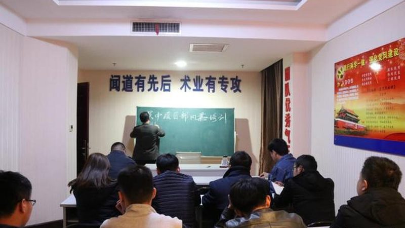 零基础如何顺利通过建造师考试？揭秘靠谱培训机构关键要素**
