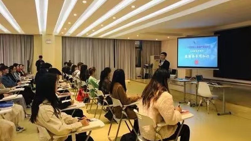 教师资格证笔试与面试：科目差异及备考策略