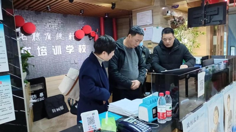 师资背景：不仅仅是名气，更要看教学成果